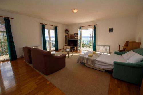 Two-Bedroom Apartment with Terrace and Sea View room in Apartments by the sea Suhi Potok Omis - 14555