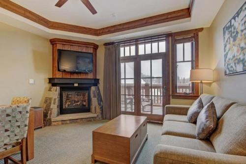 Breckenridge 1 Bedroom Condo at One Ski Hill Ski-in Ski-out concierge servies - image 11