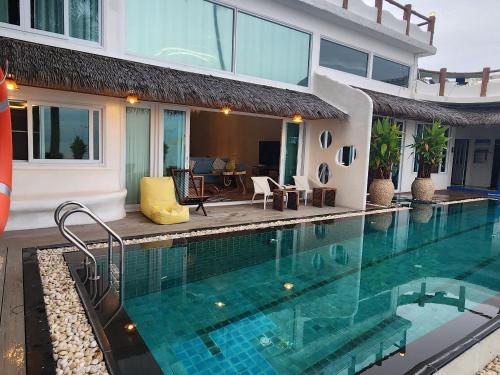 The Rock Samui Beach Resort - 수영장