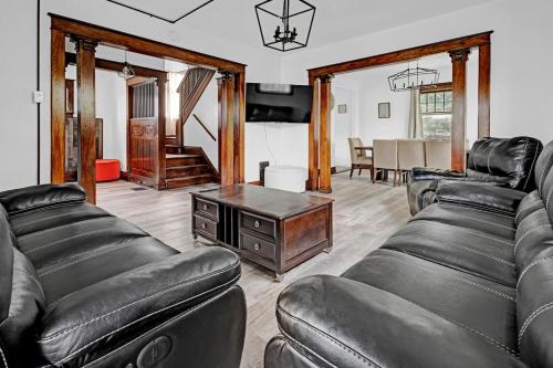Spacious 4BR 1BA near the Falls in Niagara Falls, USA