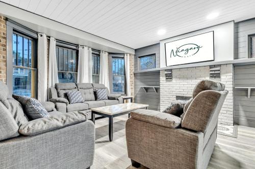 Renovated 6BR 2BA Minutes from Falls and Casino