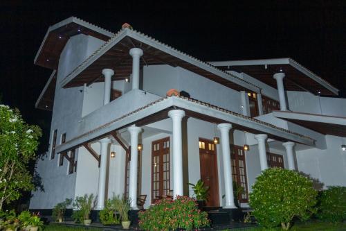 Dazzling Villa in Weligama Sri Lanka - image 4
