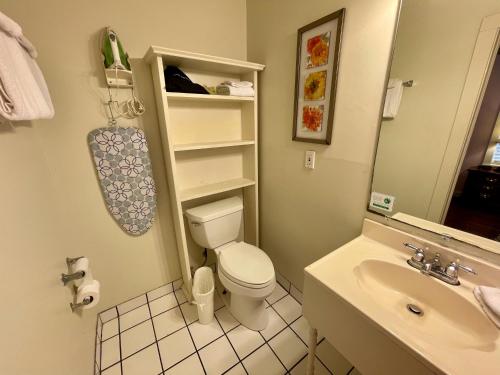 Queen Room with Twin Bed image 3