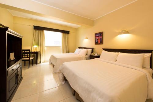 2 double beds