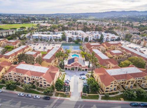 UPGRADED Venetian La Jolla 2 bedroom condo luxury furnished near beach and UTC mall in San Diego, USA