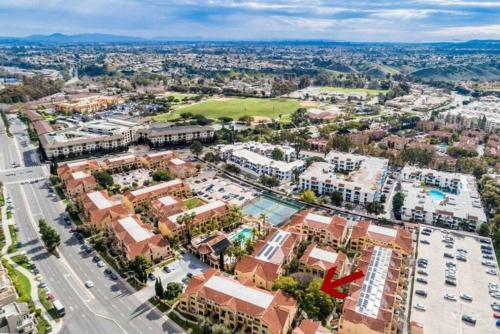 UPGRADED Venetian La Jolla 2 bedroom condo luxury furnished near beach and UTC mall in San Diego, USA