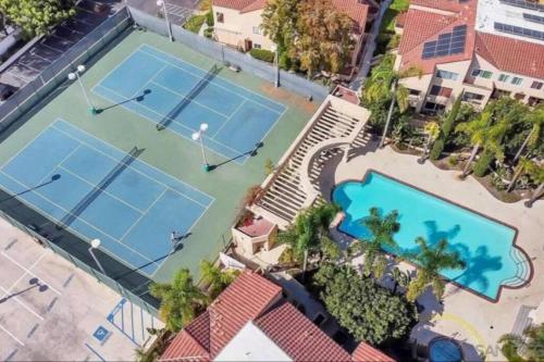 UPGRADED Venetian La Jolla 2 bedroom condo luxury furnished near beach and UTC mall in San Diego, USA