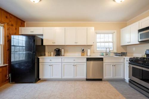 Spacious Cabin-style home with Gameroom and Gym in Rockford, USA