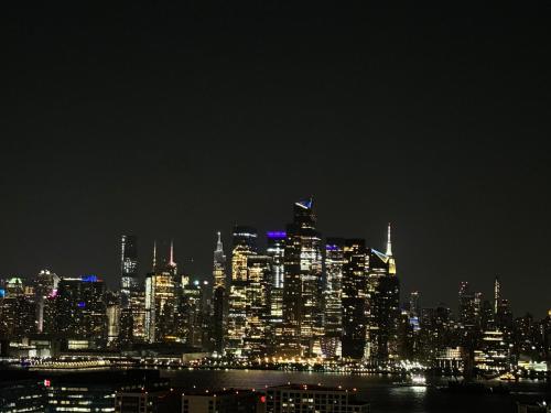 Sunny Apt by the park Mins away from midtown New York, Jersey City