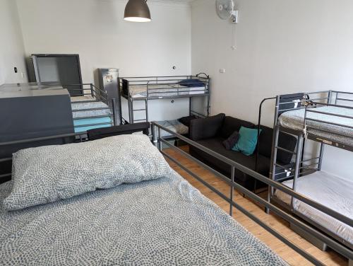EBS Sydney Hostel - image 10