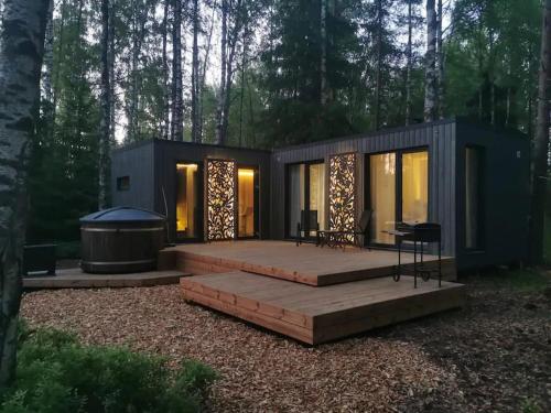 Metsavaatega majake Pärnu piiril