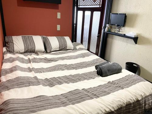 room detail thumbnail 2