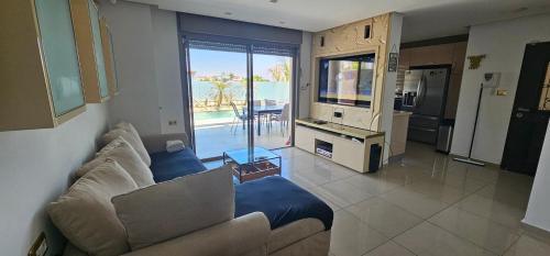 Deluxe Apartment image 2
