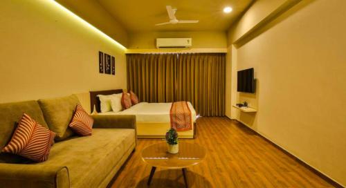 Weekend Address Managed By Living Homes, Súrat (fotografie 9)