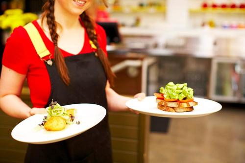 Large 3 Bed Art Deco Apartment in Camberwell in 坎伯威爾