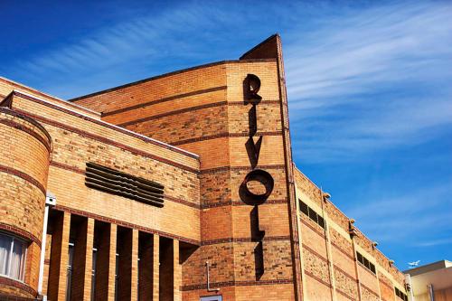 Large 3 Bed Art Deco Apartment in Camberwell