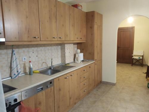 Kitchen, Ελαιωνας και θαλασσα in Platanitis Maronia