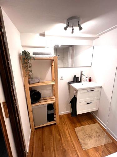 Kamar Mandi, Appartement les Sapineaux in Courchevel
