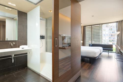 room detail thumbnail 2