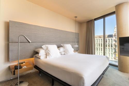 B Hotel - image 11