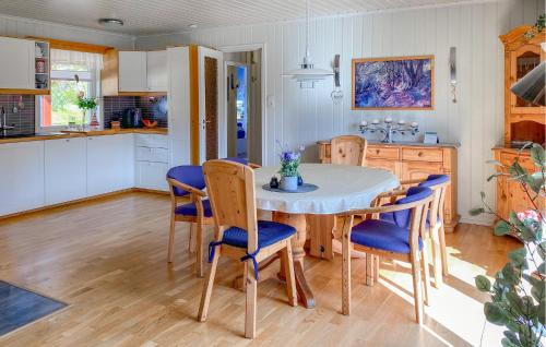 3 Bedroom Nice Home In Florø 3 Bedroom Nice Home In Florø