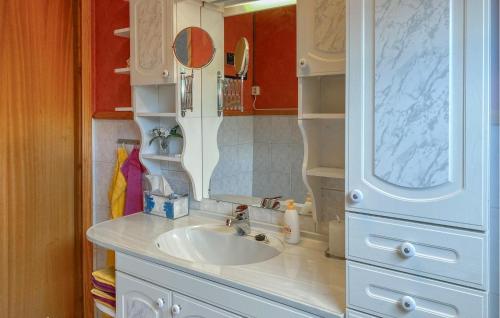 3 Bedroom Nice Home In Florø 3 Bedroom Nice Home In Florø