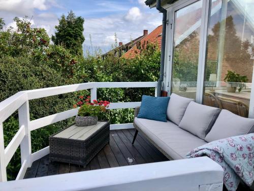 設施, Charming sunroom with panorama view in 蘭納斯市中心