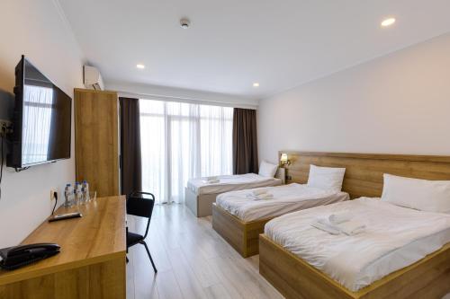 3 twin beds