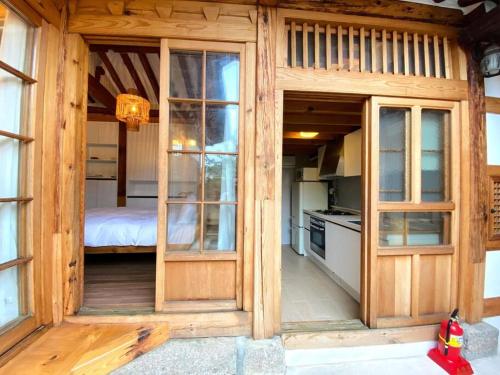 Hanok JAE ㅡ 4BR 2Bath ㅡ 9min from Anguk STN - Фото 2
