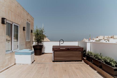 King Charles Boutique - La Valeta