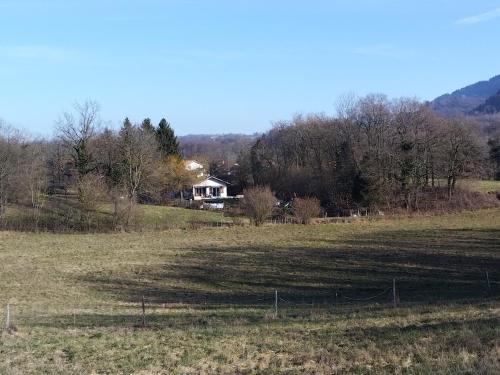 Maison dans la nature entre lacs et montagnes in Lyaud