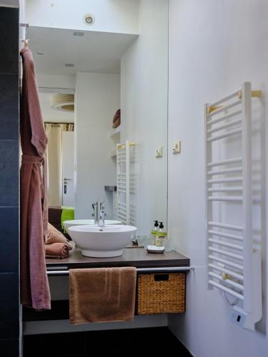 La LUNA - VILLA D'ARCHITECTE B&B VUE MER ET JACUZZI – Marseille, NY