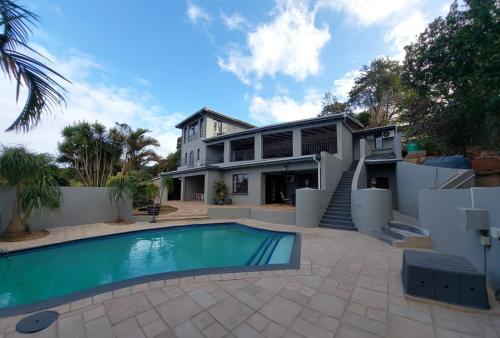 Fairway Guest Lodge in Uvongo