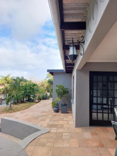 Fairway Guest Lodge in Uvongo