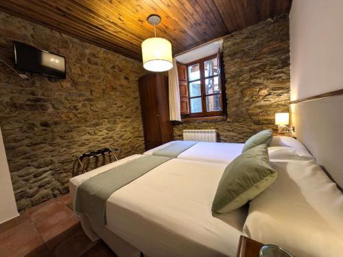 2 twin beds