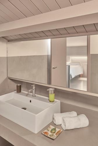 Apartment with Terrace image 2