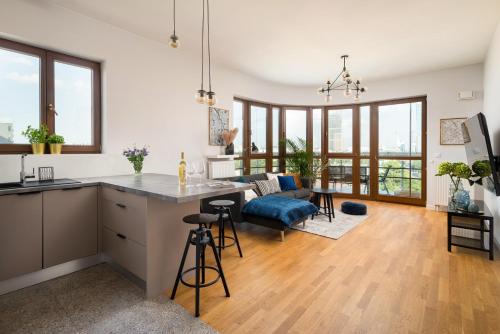 Luxury 2-bedroom Penthouse Warsaw Skyline 15m terrace, garage, gym, rooftop & only 500 m to METRO, Warsaw (photo 3)