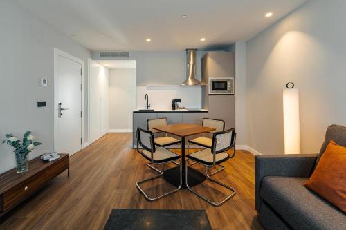 Deluxe One-Bedroom Apartment