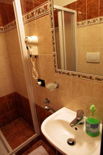 Hotel Hollywood - image 2