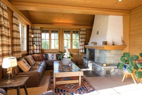 บริการและสิ่งอำนวยความสะดวก, Gstaad Duplex Flat - Amazing Lake Chalet with pond in คชตาท