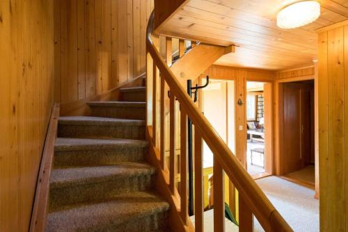 บริการและสิ่งอำนวยความสะดวก, Gstaad Duplex Flat - Amazing Lake Chalet with pond in คชตาท