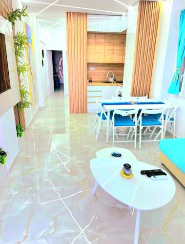 SUN SEA No 7 first line