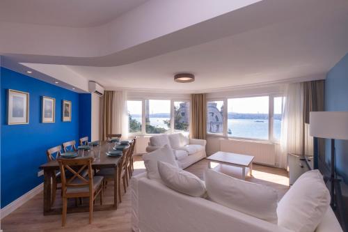 Contemporary Waterfront Apt with a Stunning View, Стамбул