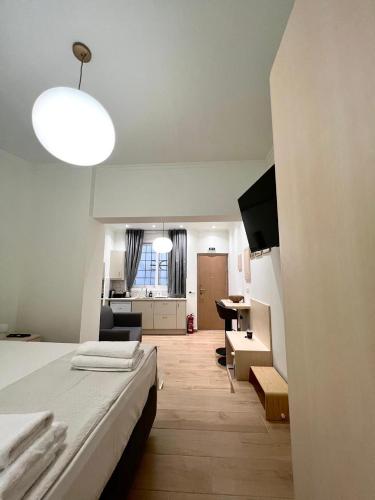 Hermes Central Suite, Atény