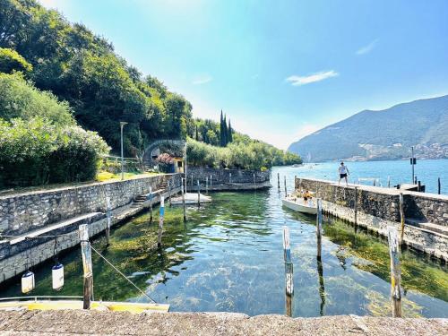 RESIDENCE BAY OF SILENCE - Lake View, Free Beach, Isle of Lake Iseo