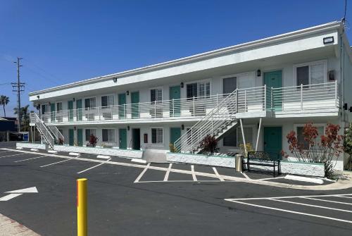 Super 8 by Wyndham Oceanside Downtown in Oceanside, USA
