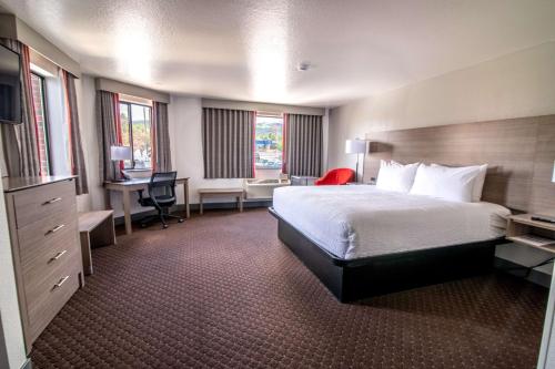 Family King Suite with Sofa Bed - Main Building/Non-Smoking
