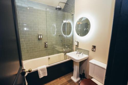 George Hotel - image 8