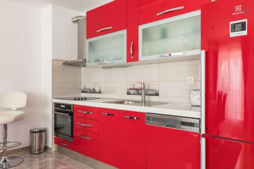 Deluxe Apartment Romana Top Centar with Balcony - image 6
