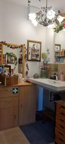 Bathroom, Camping im Igluzelt im Privatgarten mit warmer Lutzmatratze und Komfort Schluchtern Main-Kinzig in Schluchtern